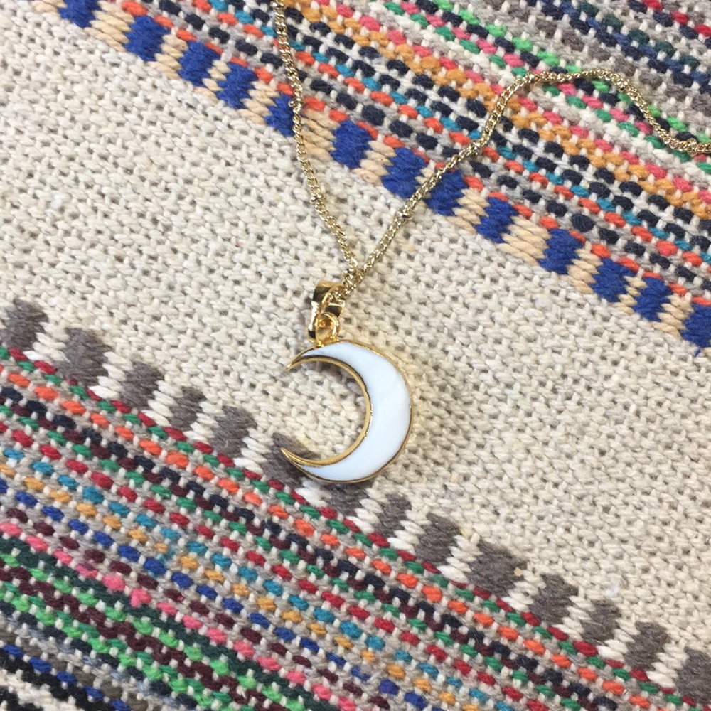 LAST 1 Crescent Moon 14K Gold plate shell necklace - Picture 5 of 7